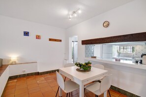 Dining - Apartment 'Mar Azul 1' with Private Garden, Balcony and Wi-Fi (Albufeira)