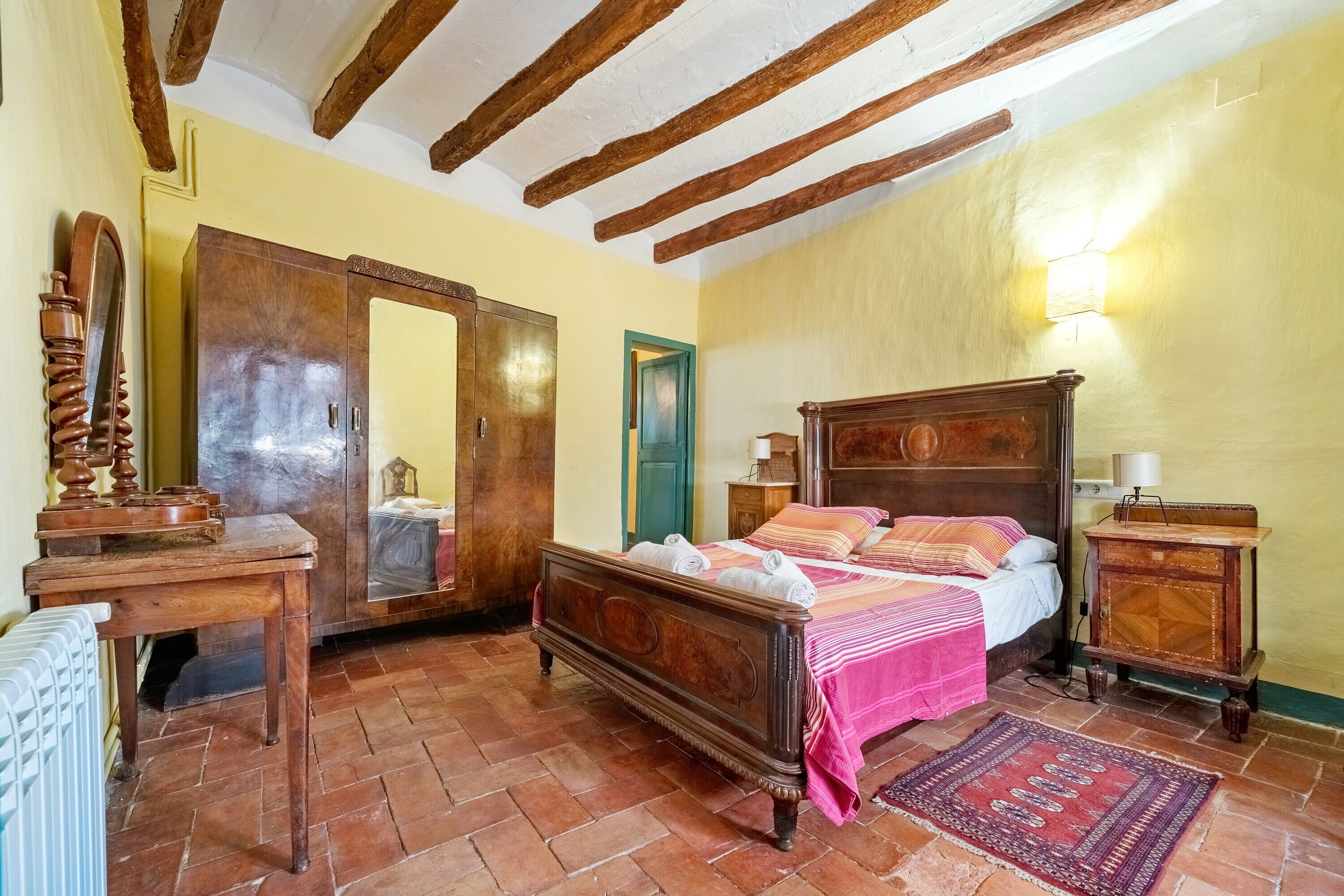 8 slaapkamers, een strijkplank/strijkijzer, gratis wifi, beddengoed