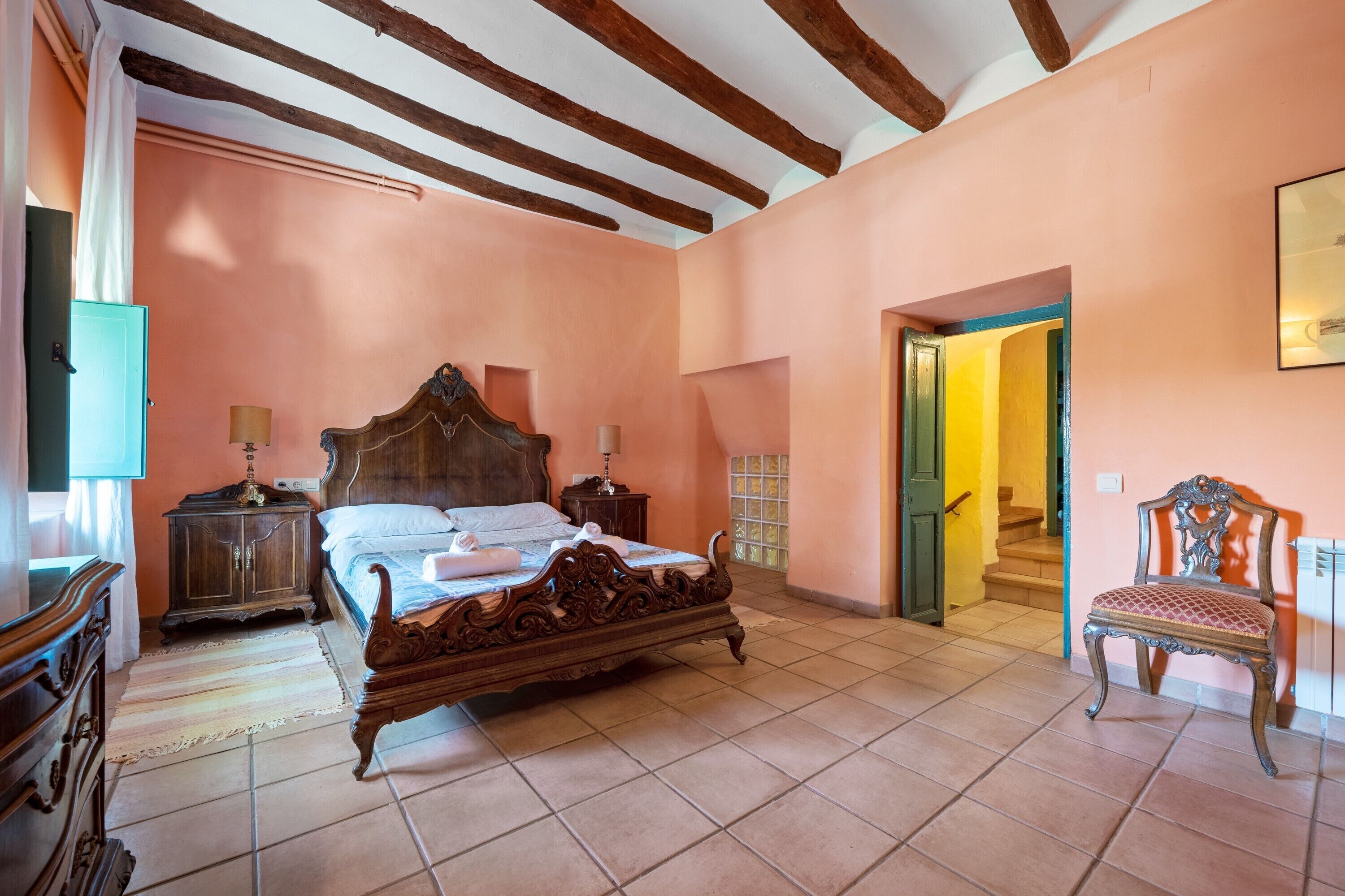 8 bedrooms, iron/ironing board, free WiFi, bed sheets