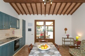 Dining - Farmhouse "Il Pino - Olivo" with Shared Pool, Private Terrace & Wi-Fi (Cecina)