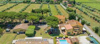 Ferme "Il Pino - Olivo" avec piscine partagée, terrasse privée et Wi-Fi