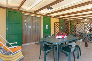 Outdoor dining - Farmhouse "Il Pino - Tiglio" with Shared Pool, Private Terrace & Wi-Fi (Cecina)
