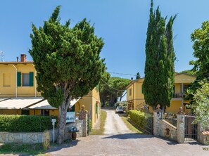 Exterior - Farmhouse "Il Pino - Tiglio" with Shared Pool, Private Terrace & Wi-Fi (Cecina)