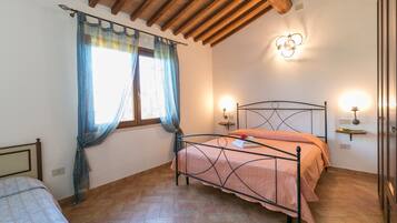 2 chambres, fer et planche Ă repasser, Wi-Fi gratuit, draps fournis