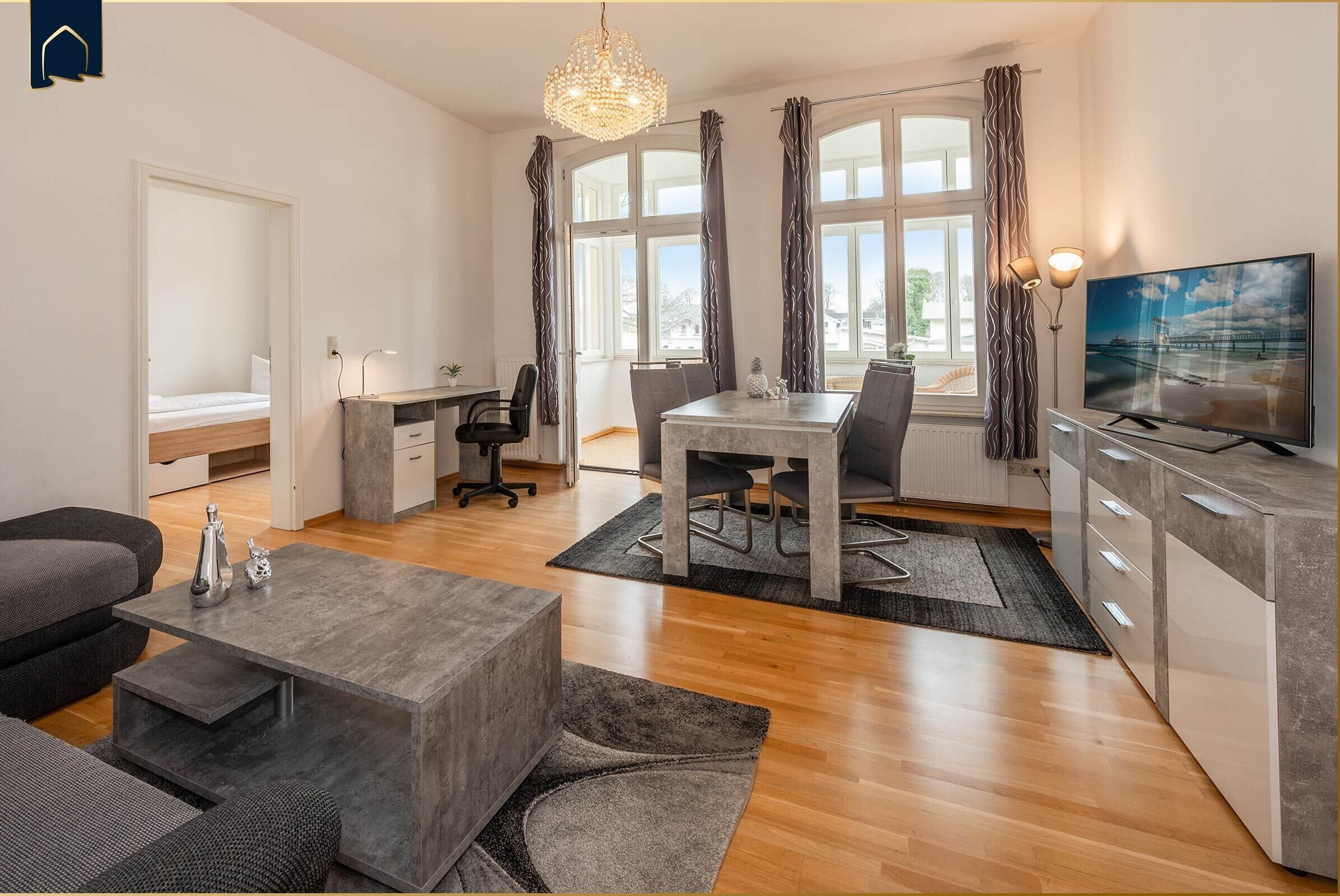 Fernseher, Stereoanlage