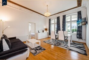 Fernseher, Stereoanlage