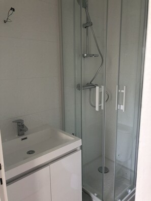 تجهيزات دش، مجففات شعر، مناشف