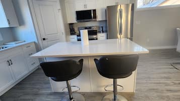 Dishwasher, cookware/dishes/utensils