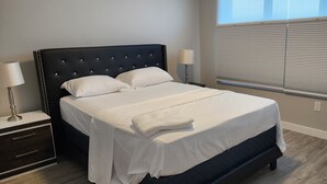 Unclassified image, 2 of 16, button - ChessKings Executive Suite - 3 Bedroom (Winnipeg)