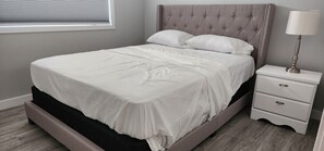 Executive Apartment | 3 bedrooms, blackout curtains, iron/ironing board, free WiFi - ChessKings Executive Suite - 3 Bedroom (Winnipeg)