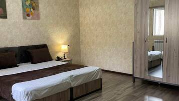 Superior Double Room | Desk, blackout drapes, soundproofing, free WiFi