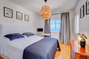 2 Schlafzimmer, Zimmersafe, Schreibtisch, Bügeleisen/Bügelbrett