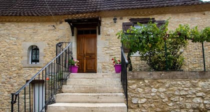 Charmante maison en pierre avec jardin clos, Tourtoirac