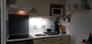 冰箱、微波炉、炉灶、茶具/咖啡用具