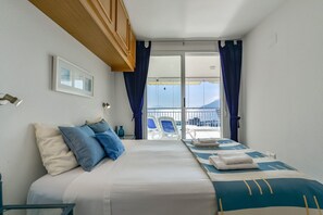 1 habitación, tabla de planchar con plancha, wifi gratis y ropa de cama 