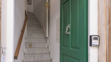 Apartment (2 Bedrooms) | Treppe