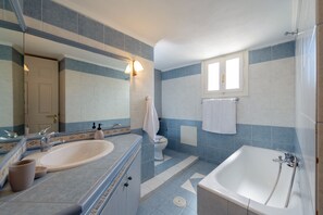 Superior Townhome | Bathroom