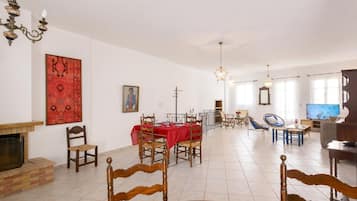 Apartment (2 Bedrooms) | Dining
