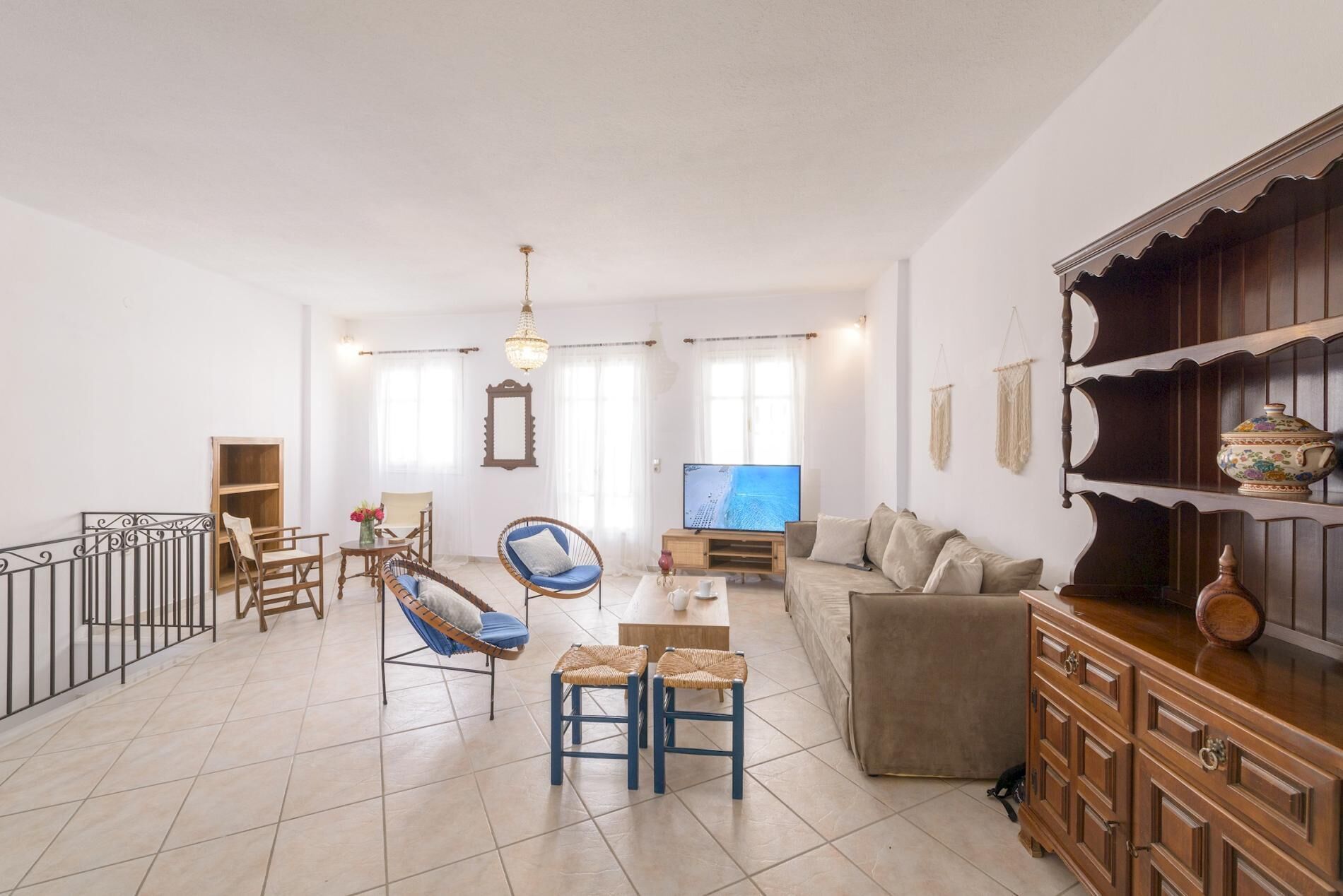 Apartment (2 Bedrooms) | Living area | Smart TV