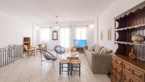 A spacious living area with a sofa, a television, and a dining table. - Rethymno Heart (Rethymno)