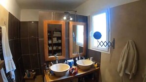 Shower, towels