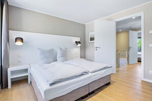 2 bedrooms, iron/ironing board, free WiFi