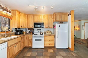 Fridge, microwave, oven, coffee/tea maker