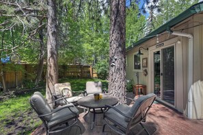 Terrace/patio - PET FRIENDLY! Located in Fox Farm! Open concept! HOT TUB! (Big Bear Lake)