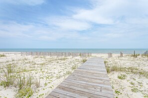 Beach towels - Beachfront, Pool, Spa, Pet Friendly, Elevator, Decks, fire pit, Games! (Saint George Island)