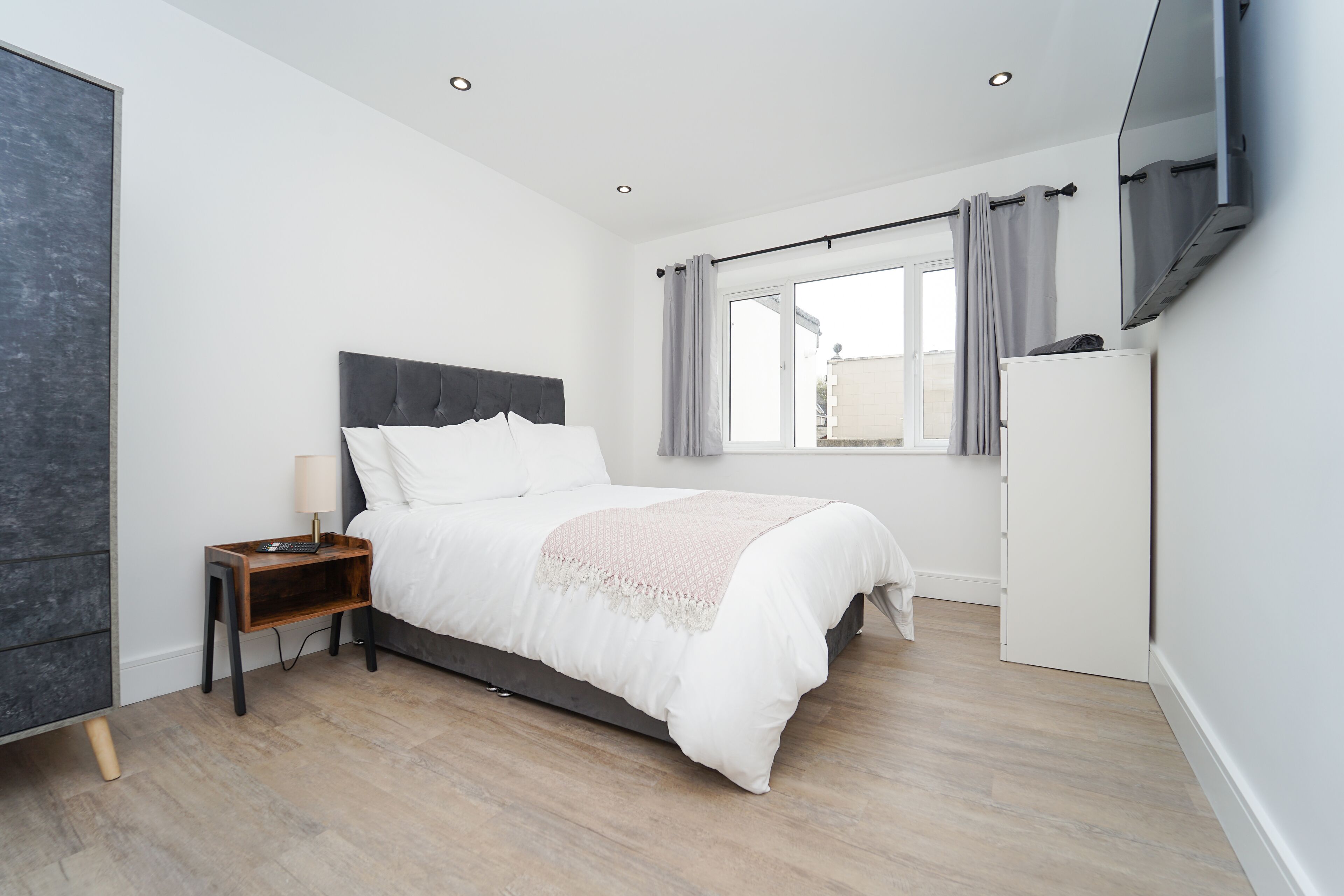 2 bedrooms, bed sheets