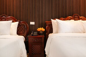Minibar, in-room safe, desk, free WiFi - Nam Hai Hotel (Hanoi)