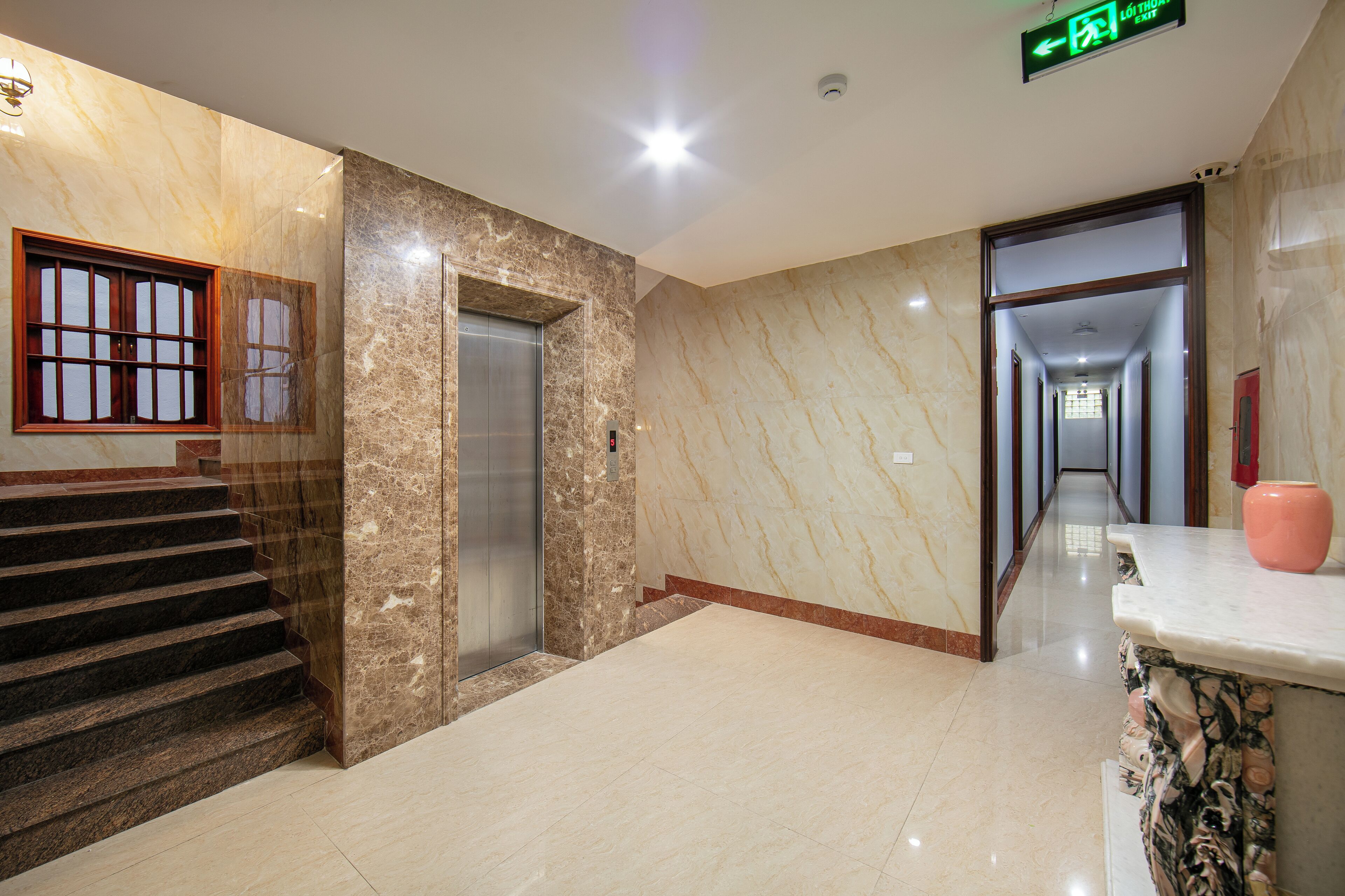 Minibar, safe på rommet, skrivebord og wi-fi (inkludert)