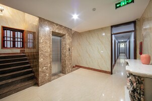 Minibar, odada kasa, masa, ücretsiz kablosuz İnternet 