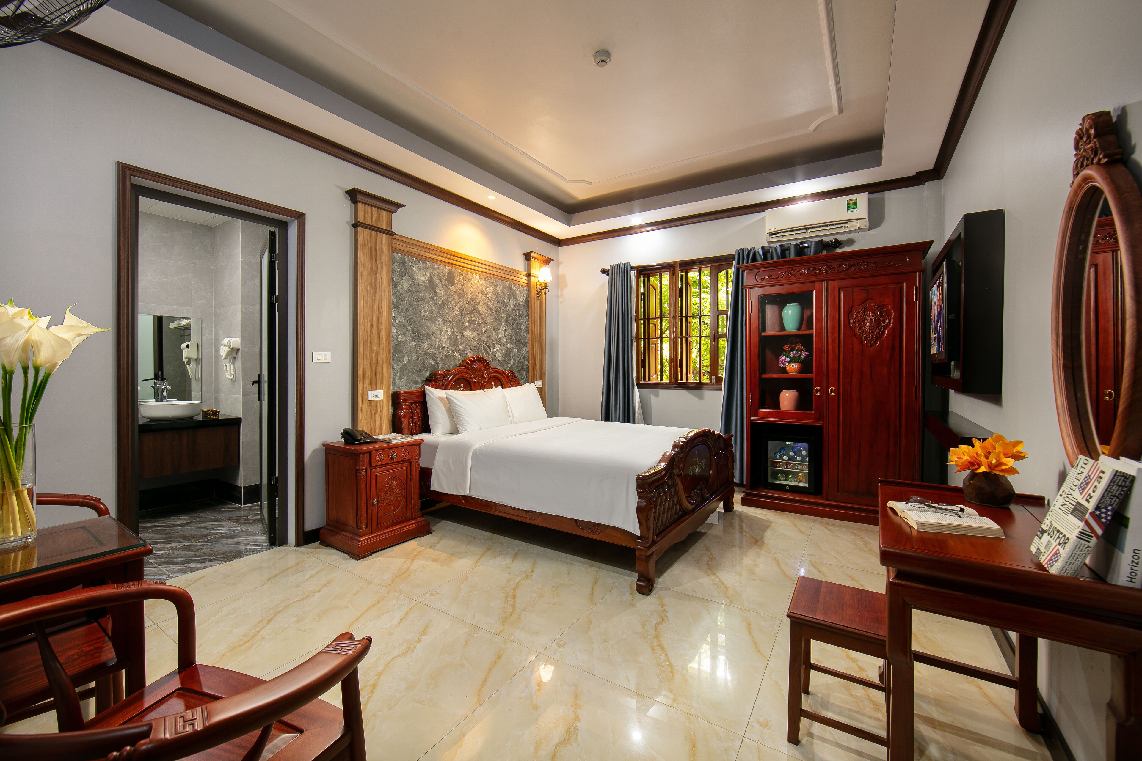 Minibar, coffres-forts dans les chambres, bureau, Wi-Fi gratuit