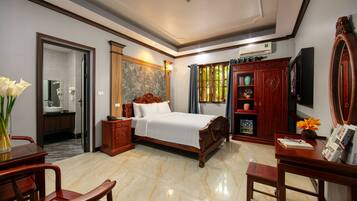 Minibar, coffres-forts dans les chambres, bureau, Wi-Fi gratuit