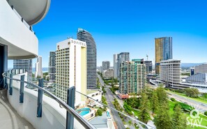 Property grounds - The Wave - 3 Bedroom Broadbeach Apartment (Broadbeach)