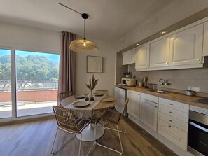 Réfrigérateur, micro-ondes, four, lave-vaisselle