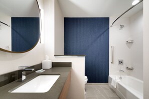 Rainfall showerhead, free toiletries, hair dryer, towels - Fairfield Inn & Suites by Marriott Salt Lake City Cottonwood (Salt Lake City)