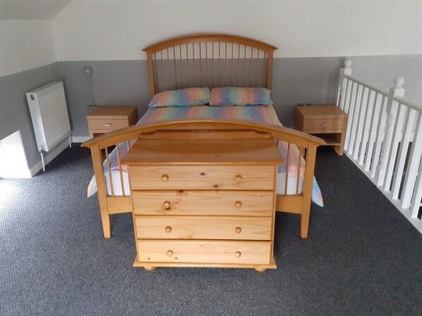 Apartment, Mehrere Betten | 3 Schlafzimmer, kostenloses WLAN, Bettwäsche