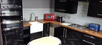 Inviting 3-bed Apartment in Swansea