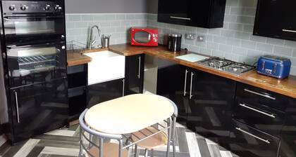 Inviting 3-bed Apartment in Swansea