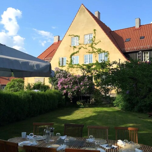 Charming townhouse with large private garden, in central Oslo