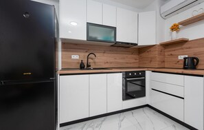 Réfrigérateur, four, plaque de cuisson, lave-vaisselle