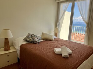 2 chambres, fer et planche à repasser, Wi-Fi gratuit, draps fournis