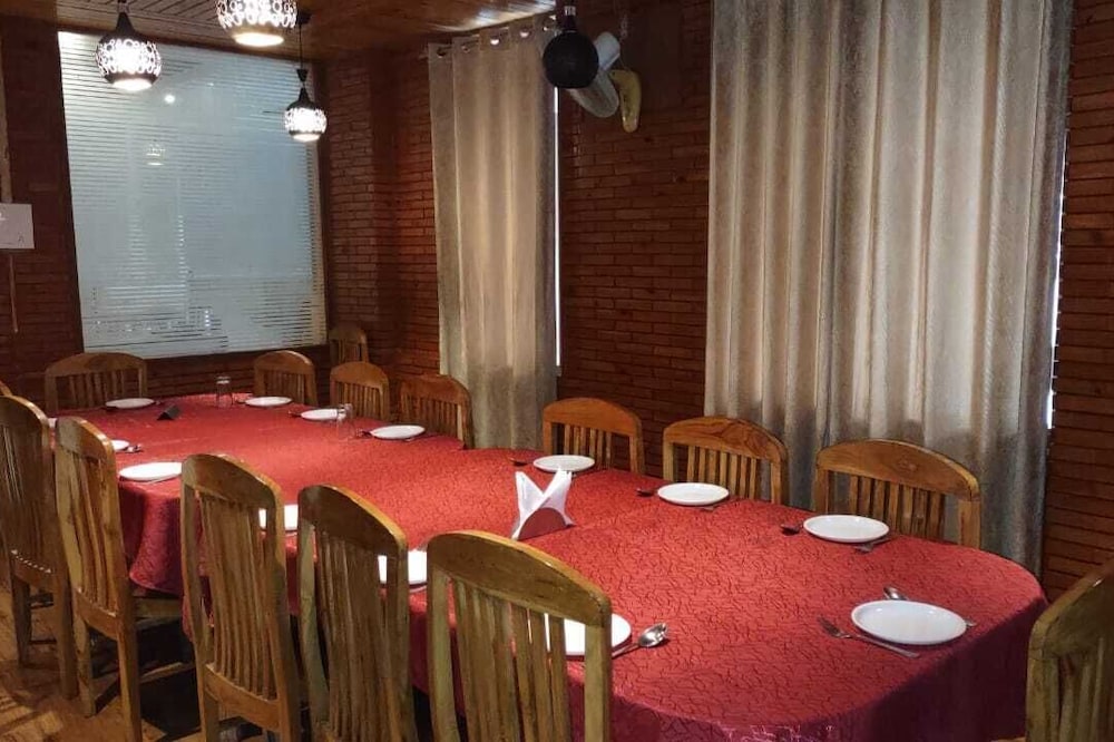 Mahesh Hotel & Restaurant