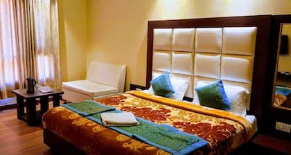 Mahesh Hotel & Restaurant