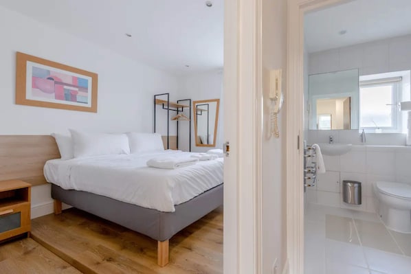 Departamento básico, varias camas | 1 habitación y ropa de cama