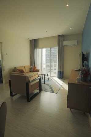 Smart TV - Amazing Seaview Hotel Room Kkcity Center Rooftop Swimming Pool (Kota Kinabalu)