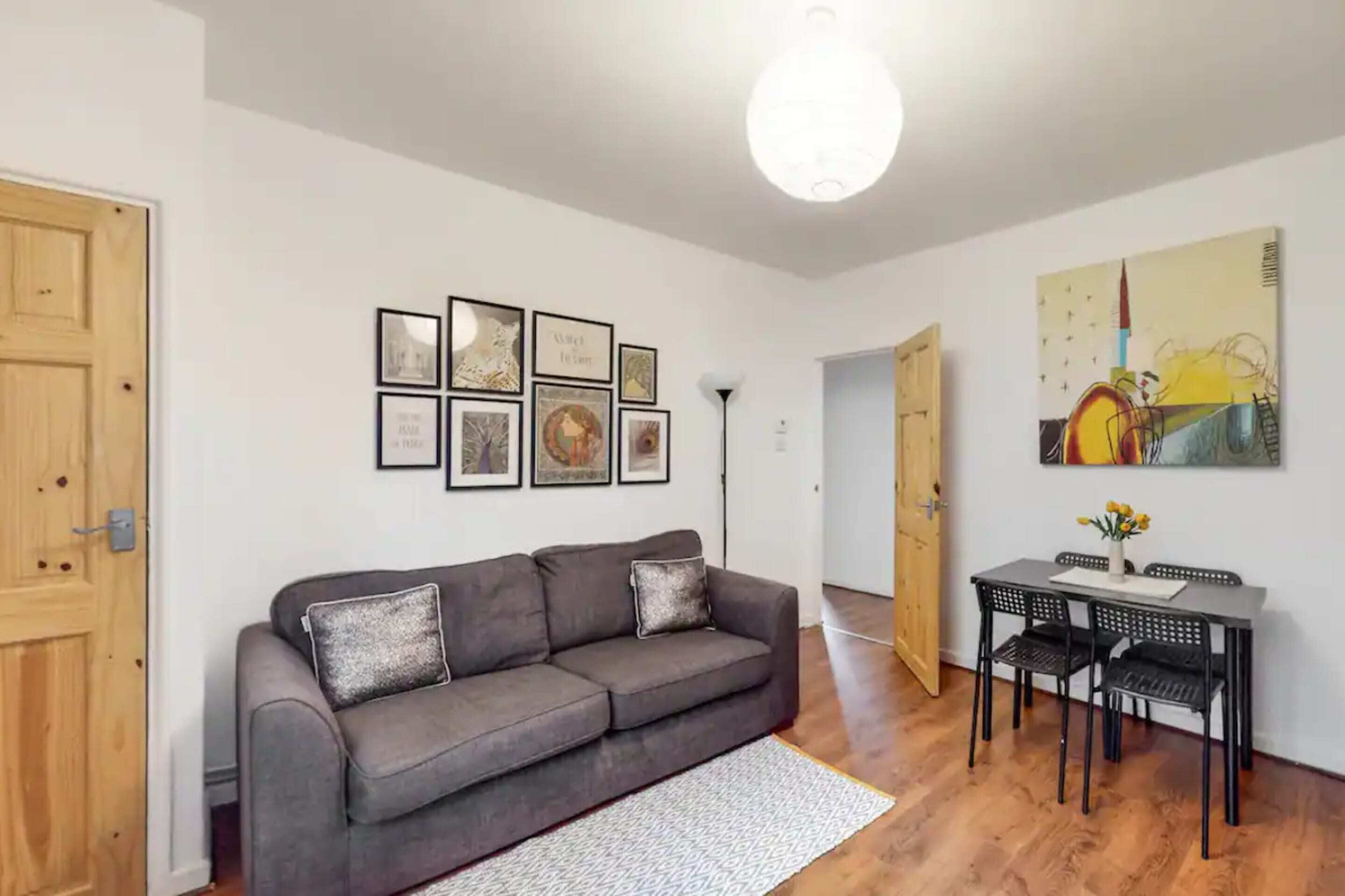 Central & Cosy 2BD Flat Near Canary Wharf