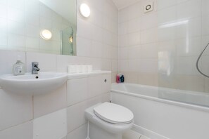 Basic Apartment, Multiple Beds | Bathroom